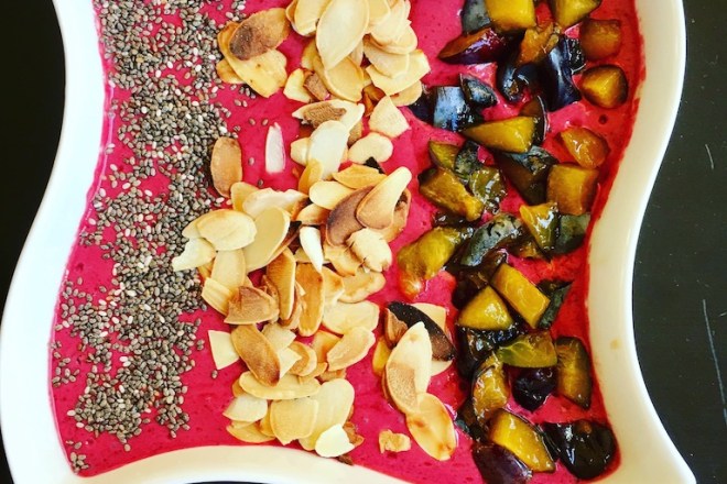 Smoothie - Beeren-Spinat-Schoko-Smoothie - grüner Smoothie - Obst - Gemüse - - Frühstück - einfach - gesund - Rezept - Beeren - Schoko - Joghurt - Smoothie Bowl