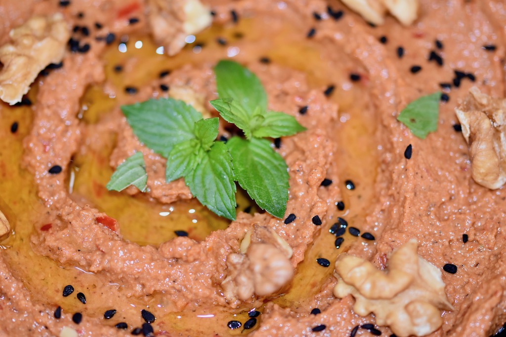 muhammara - dip - paste - orientalisch - türkisch - syrischevorspeise - libanesisch - granatapfel - vegan - glutenfrei - rezept - leicht