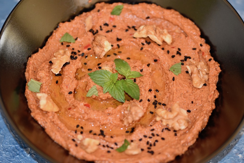 muhammara - dip - paste - orientalisch - türkisch - syrischevorspeise - libanesisch - granatapfel - vegan - glutenfrei - rezept - leicht