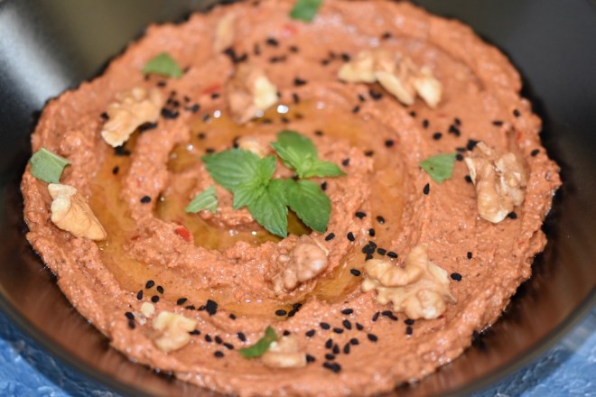 muhammara - dip - paste - orientalisch - türkisch - syrischevorspeise - libanesisch - granatapfel - vegan - glutenfrei - rezept - leicht