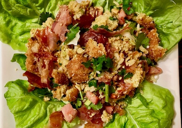 knusprigerreissalatauslaos - nemkhao - reissalat - frittiertereisbällchen - reisbällchen - Erdnüsse - asiatischerreissalat - asiatischeküche - laotischeküche