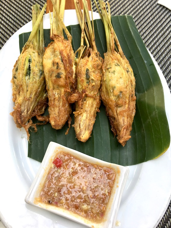 Tipps & Infos: Laotische Küche: Zitronengras, gefüllt mit Erdnuss-Dip (Oua Si Khai & Jeow Som)