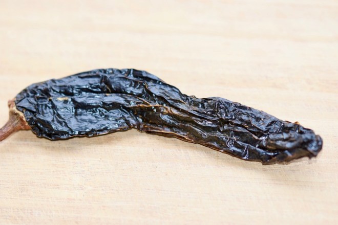 Chilis-Wissenswertes - Chilis - Wissen - Info - Chilisorten - Warenkunde - Chilischoten - frische Chilis - getrocknete Chilis - Schärfegrade - Scoville Einheiten