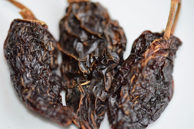 Chilis-Wissenswertes - Chilis - Wissen - Info - Chilisorten - Warenkunde - Chilischoten - frische Chilis - getrocknete Chilis - Schärfegrade - Scoville Einheiten