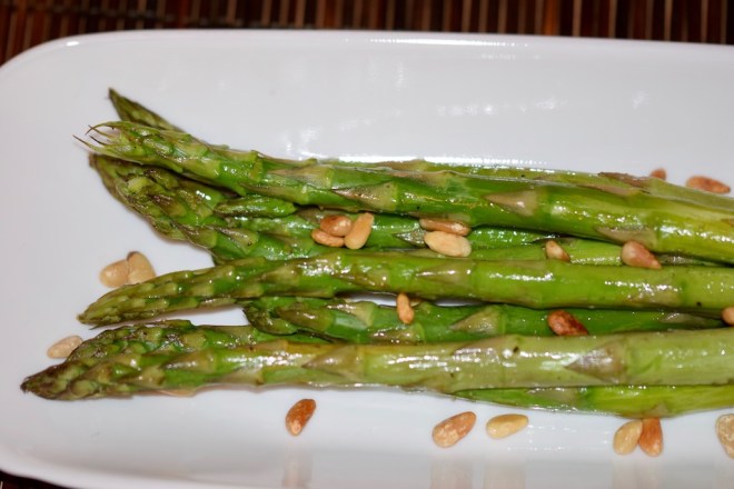 Rezepte: Beilagen: Grüner Spargel aus dem Ofen