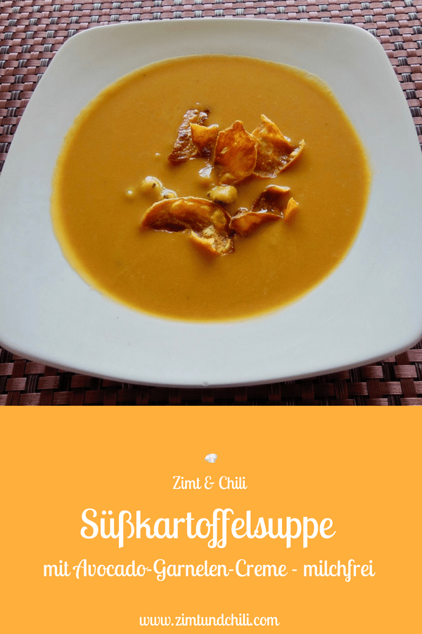 SÜßKARTOFFELSUPPE MIT AVOCADO-GARNELEN-CREME - Diese #Süßkartoffelsuppe hat als Einlage eine leckere Avocado-Garnelen-Creme. Die #Suppe ist #schnellundleicht zu #kochen. Das Rezept ist #milchfrei und eignet sich für eine #cleaneating Ernährung.