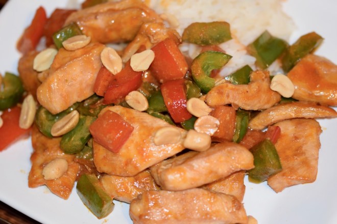 asiatisches Chili-Paprika-Hühnchen - asiatisch - Paprika - Chili -Huhn - Rezept - marinieren - Gemüse - Sojasauce - schnell und einfach - sriracha