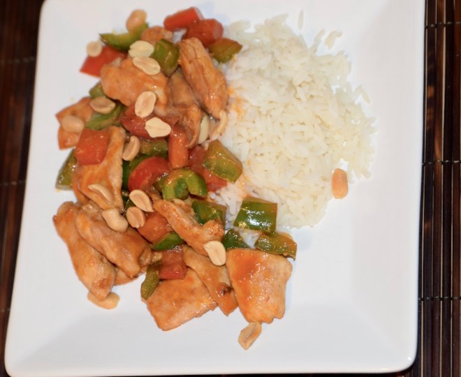 asiatisches Chili-Paprika-Hühnchen - asiatisch - Paprika - Chili -Huhn - Rezept - marinieren - Gemüse - Sojasauce - schnell und einfach - sriracha