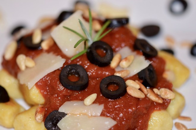 Rezepte: Dips & Saucen: Fruchtige Tomatensauce auf Pasta