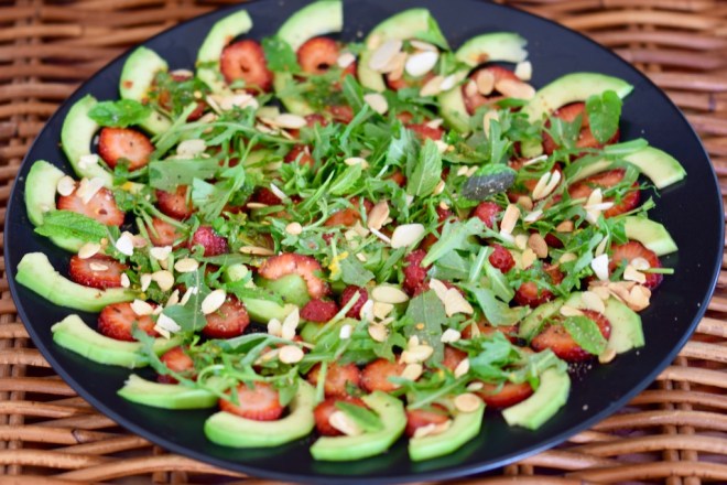 Rezepte: Salate & Dressings: Avocado-Erdbeer-Carpaccio