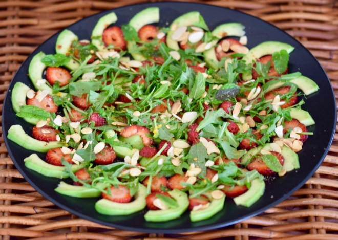 Rezepte: Salate & Dressings: Avocado-Erdbeer-Carpaccio