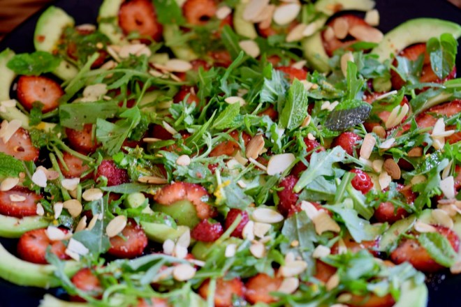 Rezepte: Salate & Dressings: Avocado-Erdbeer-Carpaccio