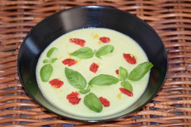 Rezepte: Suppen & Eintöpfe: Avocado-Gurken-Kaltschale