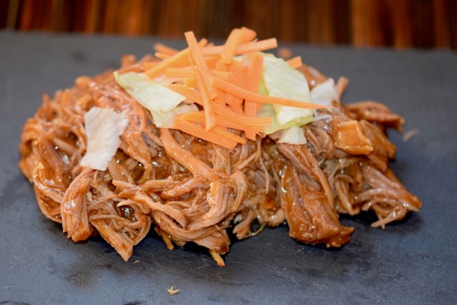 Rezepte: Hauptgerichte: Pulled Pork auf Schieferplatte