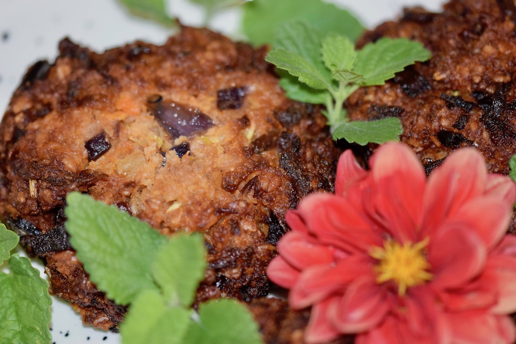 Rezepte: Hauptgerichte: Knusprige Burger-Bratlinge - Nahaufnahme