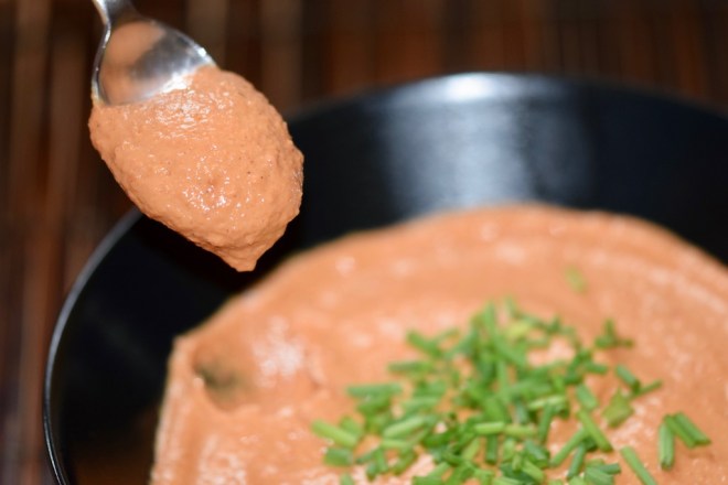 Rezepte: Dips & Saucen: Paprika-Tomaten-Dip mit Löffel