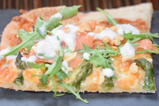 Rezepte: Hauptgerichte: Pizza Bianca mit Spargel und Lachs