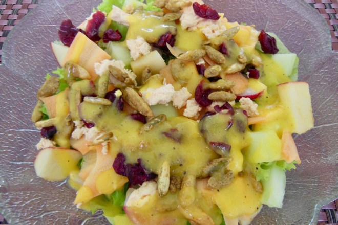 Rezepte: Salate & Dressings: Fruchtiger Salat mit Mango-Dressing