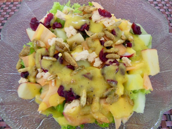Rezepte: Salate & Dressings: Fruchtiger Salat mit Mango-Dressing