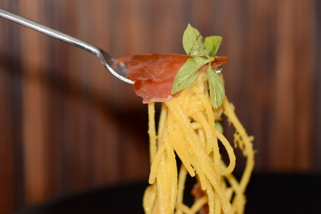 Rezepte: Hauptgerichte: Spaghetti al limone auf Gabel