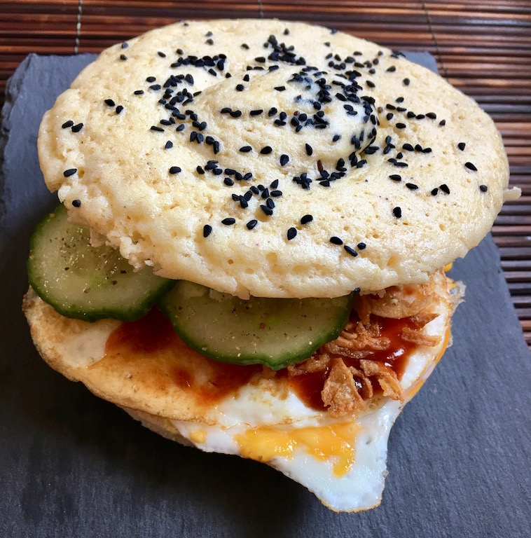 Rezepte: Sonstiges: Burger-Bun aus der Mikrowelle mit Ei