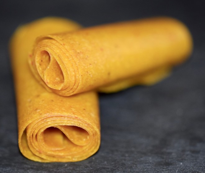 Rezepte: Süßes: Mango-Chili-Fruchtleder - zwei Rollen