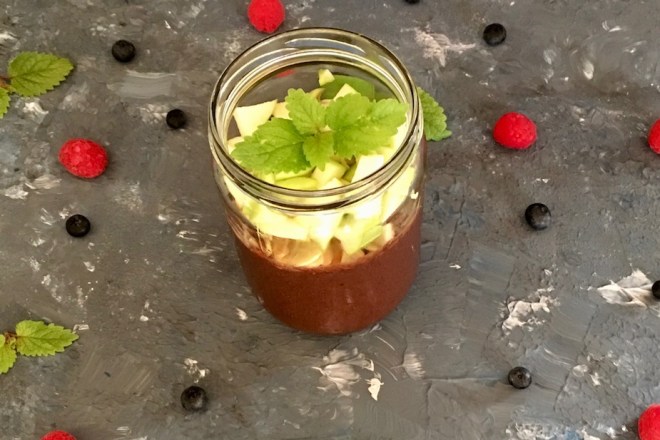 smoothie - beeren - chufas - zitronenmelisse - smoothiebowl - gesund - abnehmen - frühstück - schnellundleicht - rezept - apfel - chia - vegan