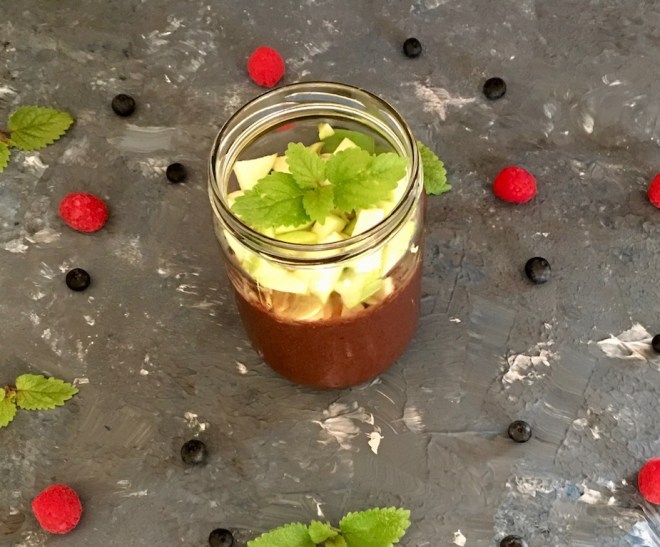 smoothie - beeren - chufas - zitronenmelisse - smoothiebowl - gesund - abnehmen - frühstück - schnellundleicht - rezept - apfel - chia - vegan