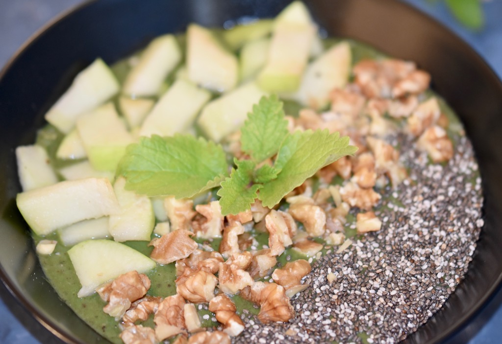 herbstlicher Pflaumen-Smoothie mit Zimt - Pflaumen - Zimt - Smoothie - Banane - grüner Smoothie - Rezepte - Zwetschgen - abnehmen - Smoothie Bowl - Herbst