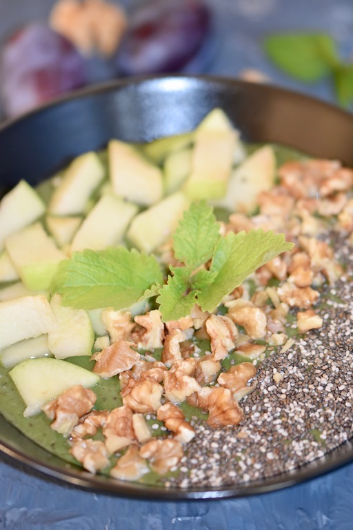 herbstlicher Pflaumen-Smoothie mit Zimt - Pflaumen - Zimt - Smoothie - Banane - grüner Smoothie - Rezepte - Zwetschgen - abnehmen - Smoothie Bowl - Herbst