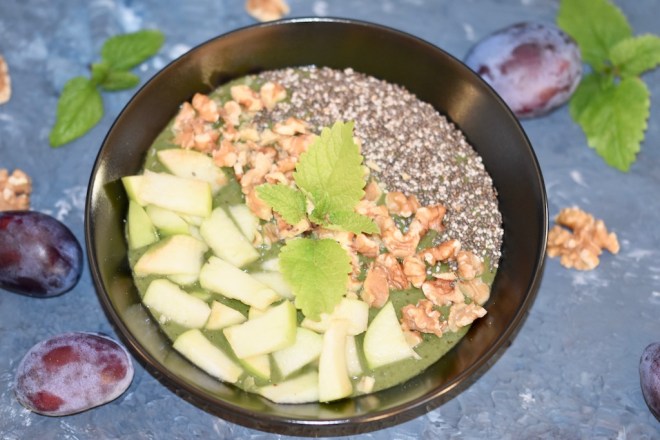 herbstlicher Pflaumen-Smoothie mit Zimt - Pflaumen - Zimt - Smoothie - Banane - grüner Smoothie - Rezepte - Zwetschgen - abnehmen - Smoothie Bowl - Herbst