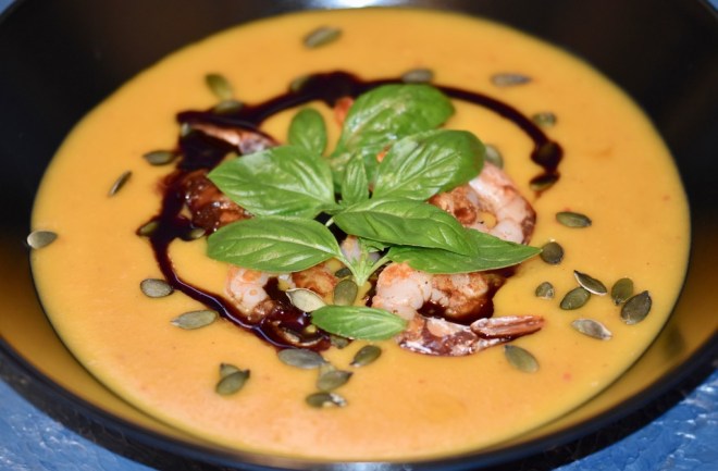 Kürbissuppe - Kürbis - asiatisch - Scampi - Kokosmilch - ohne Milchprodukte - Ingwer - Rezept - einfach - Ofen