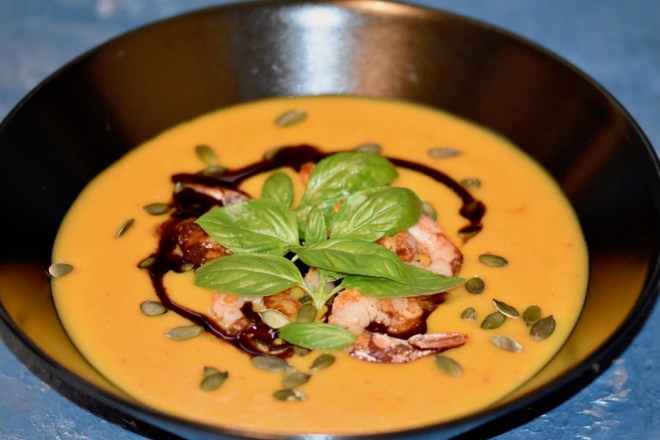 Kürbissuppe - Kürbis - asiatisch - Scampi - Kokosmilch - ohne Milchprodukte - Ingwer - Rezept - einfach - Ofen