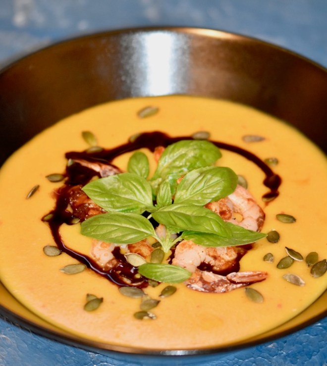 Kürbissuppe - Kürbis - asiatisch - Scampi - Kokosmilch - ohne Milchprodukte - Ingwer - Rezept - einfach - Ofen