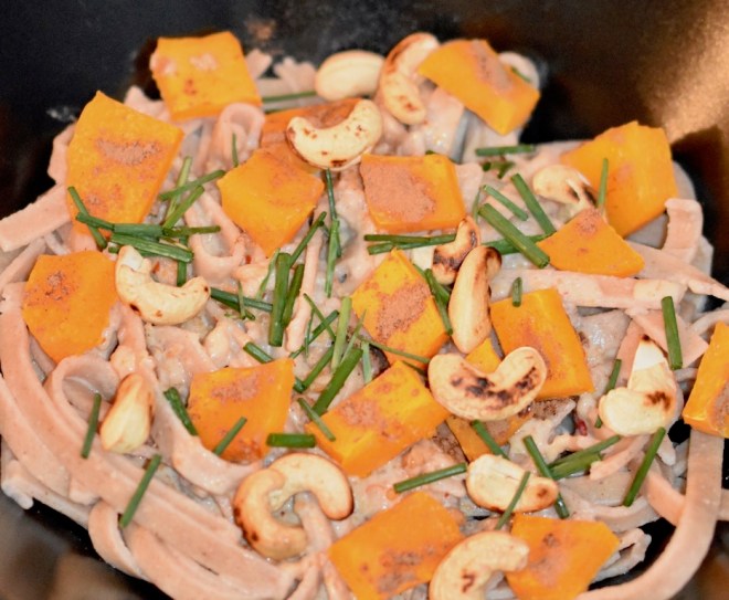 Tagliatelle - Kokosmilch - Sauce - Kürbis - vegan - glutenfrei - einfach - Pasta - Gemüse - Curry - Rezept - essen und trinken - Herbst