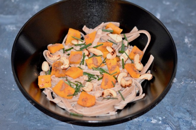 Tagliatelle - Kokosmilch - Sauce - Kürbis - vegan - glutenfrei - einfach - Pasta - Gemüse - Curry - Rezept - essen und trinken - Herbst