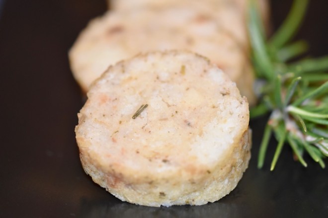 böhmische Serviettenknödel - Serviettenknödel - böhmisch - Alufolie - Rezept - glutenfrei - ohne Hefe - milchfrei - ohne Milchprodukte - einfach - Rosmarin