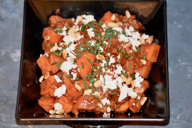 Orientalische Süßkartoffel-Hackfleisch-Pfanne mit Feta - klein