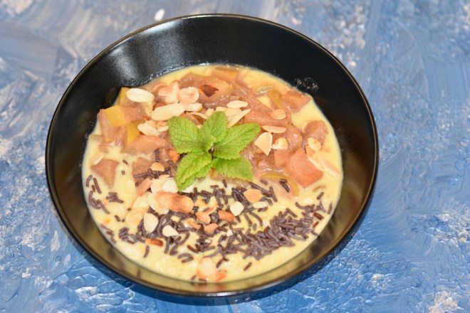 Overnight-Oats - Haferflocken - Kurkuma - Apfelkompott - abnehmen - schnelles Frühstück - gesundes Frühstück - sättigendes Frühstück - glutenfrei - vegan - Rezept - warmes Frühstück
