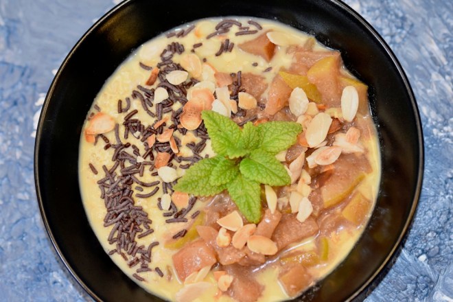 Overnight-Oats - Haferflocken - Kurkuma - Apfelkompott - abnehmen - schnelles Frühstück - gesundes Frühstück - sättigendes Frühstück - glutenfrei - vegan - Rezept - warmes Frühstück