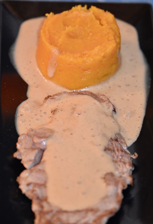 Steak mit weihnachtlicher Cognac-Espresso-Sauce und Kürbispüree - Steak - Weihnachten - Cognac - Espresso - Sauce - Kürbis - Kürbispüree - Rezepte - Butternut - Festessen - einfach -schnell