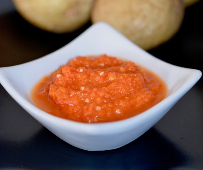 kanarische Runzelkartoffeln - Runzelkartoffeln mit Mojo - Papas arrugadas - Mojo rojo - spanische Tapas - spanische Runzelkartoffeln - Mojo Sauce - Rezept - Kartoffeln in Salzkruste