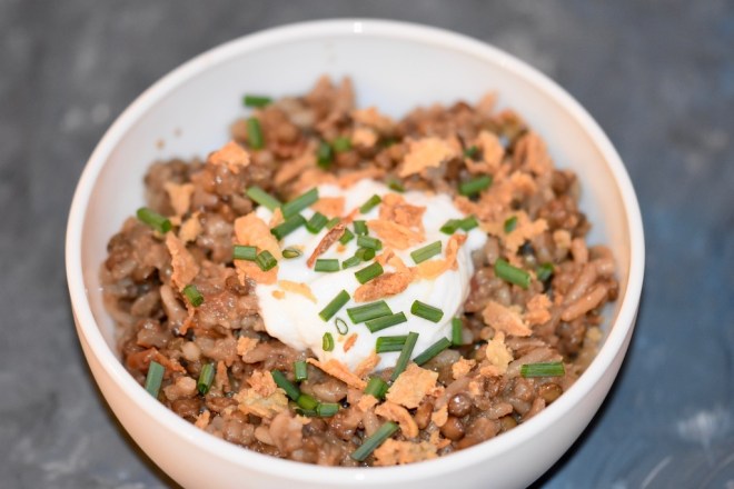 Libanesische Linsen mit Reis - Mujadarra - Rezept - arabisch - orientalisch - Linsen mit Reis und Zwiebeln - vegan - glutenfrei - arabisches Linsengericht - schnell - einfach - Mejadra