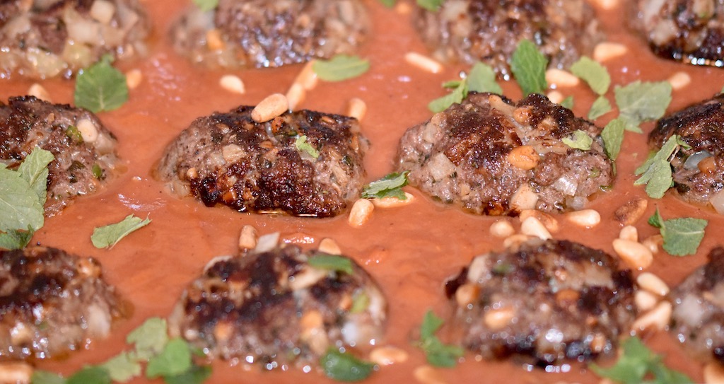 orientalische Hackbällchen in Tomatensauce - Hackbällchen - orientalisch - glutenfrei Tomatensauce - Köfte - Kofta - Rezept - levantinisch - arabisch - Frikadellen - türkisch - milchfrei - Lamm - Rind