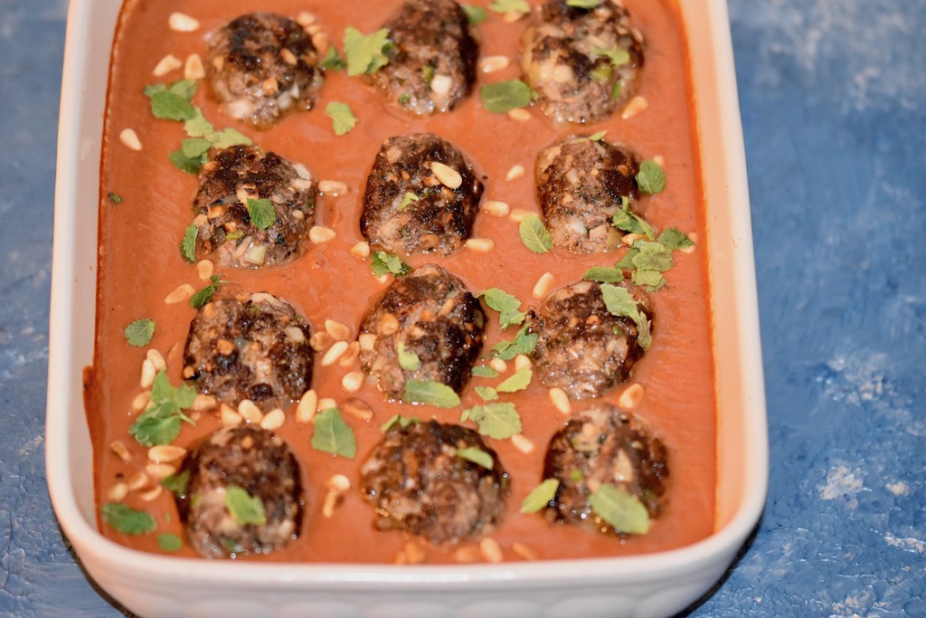 orientalische Hackbällchen in Tomatensauce - Hackbällchen - orientalisch - glutenfrei Tomatensauce - Köfte - Kofta - Rezept - levantinisch - arabisch - Frikadellen - türkisch - milchfrei - Lamm - Rind