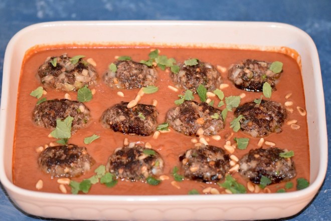 orientalische Hackbällchen in Tomatensauce - Hackbällchen - orientalisch - glutenfrei Tomatensauce - Köfte - Kofta - Rezept - levantinisch - arabisch - Frikadellen - türkisch - milchfrei - Lamm - Rind