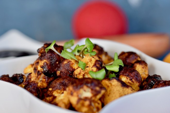 Blumenkohl-Wings - vegane Chicken Wings - Barbecue-Blumenkohl-Wings - vegan - glutenfrei - Rezept - gebacken - Ofen - knusprig - gebackener Blumenkohl - Blumenkohl Snack - einfach