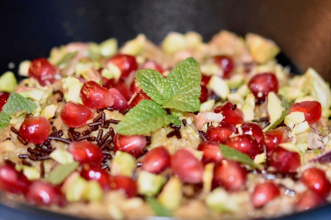 Overnight-Oats - orientalisch - Granatapfel - Pistazien - Kokosmilch - vegan - glutenfrei - Rezept - gesund - Haferflocken - einfach - Zimt - Kurkuma - Frühstück - Clean-Eating