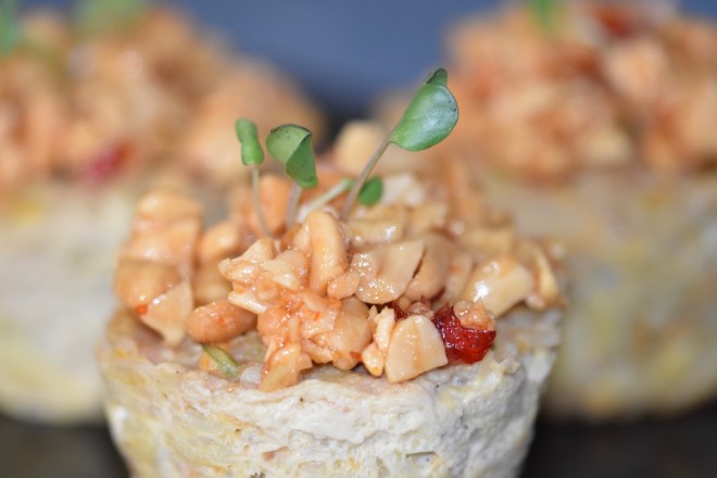 asiatische Hackfleisch Muffins - pikante Muffins - salzige Muffins - Hackfleisch Törtchen - Brunch Muffins - glutenfrei - milchfrei - Party Muffins - mit Ei - karamellisierte Erdnüsse - Rezept - einfach - herzhafte Muffins