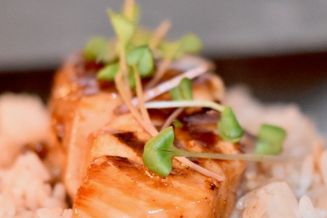 asiatischer Lachs in Ahornsirup glasiert - Lachs - asiatisch - glasiert - Ahornsirup - gebraten - Rezept - einfach - schnell - Marinade - Pfanne - glutenfrei - milchfrei